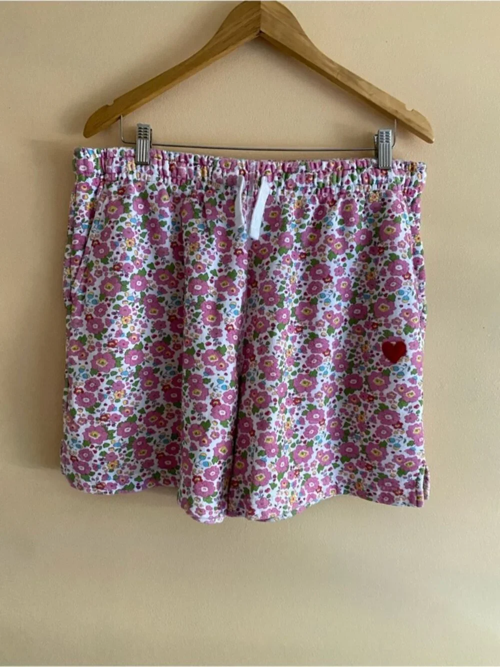 Preloved Floral Sweat Shorts XL Pink Heart Embroidered Made in Canada Coquette